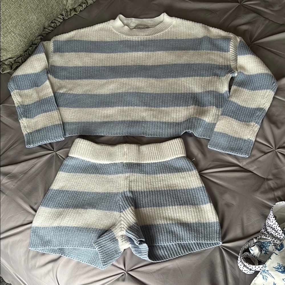 2/ 10$  outfits from SHEIN - Picture 2 of 9